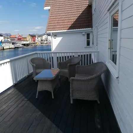 Brygge Pa Kaikanten I Хеннингсвер