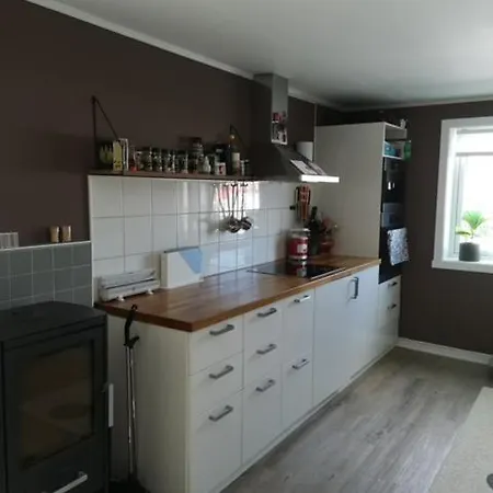 Brygge Pa Kaikanten I Хеннингсвер